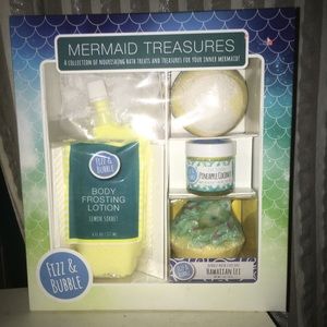 Fizz & Bubble Mermaid Treasures Bath Treats NIB